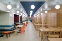 Artek Aalto Stool E60, Red - Birch 9 Artek Aalto Stool E60, Red - Birch -Artek 5517043 University of Helsinki Metstalo Restaurant 2020 Picture1 master 3