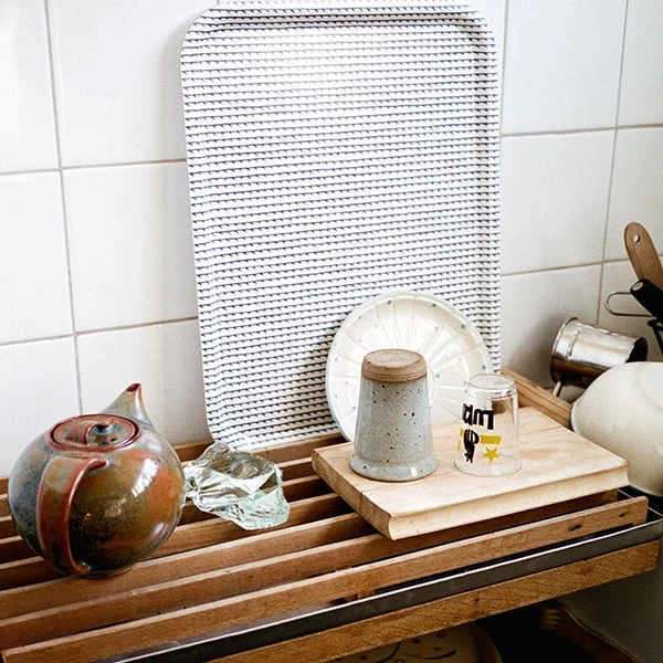 Artek Rivi Tray, 27 X 20 Cm, Mustard - White 2 Artek Rivi Tray, 27 X 20 Cm, Mustard - White - Image 2