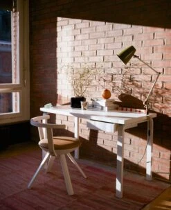 Artek Rival Chair KG002, Birch/leather 9 Artek Rival Chair KG002, Birch/leather -Artek Artek Aalto Table 80A Rival Chair Photo Zara Pfeifer.jpg