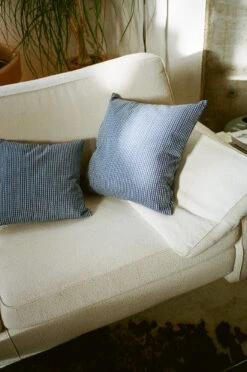 Artek Rivi Cushion Cover, 40 X 40 Cm, Blue - White 7 Artek Rivi Cushion Cover, 40 X 40 Cm, Blue - White -Artek Artek Bouroullec Rivi Cushions Blue Photo Zara Pfeifer.jpg