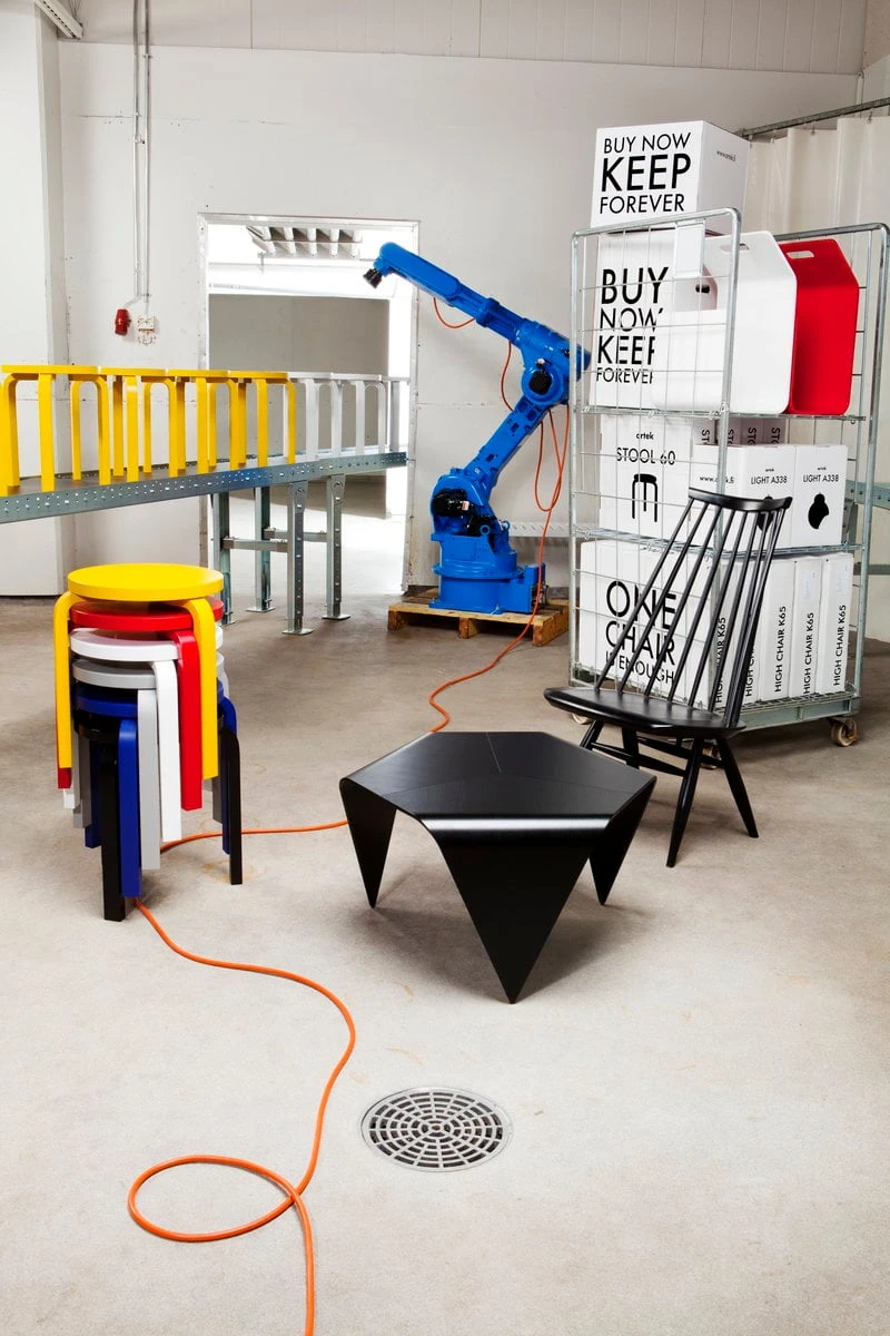 Artek Aalto Stool 60, Lacquered Black 4 Artek Aalto Stool 60, Lacquered Black - Image 4