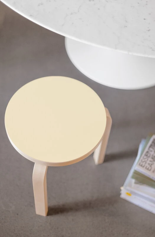 Artek Aalto Stool 60, Pearl Beige Linoleum - Birch 3 Artek Aalto Stool 60, Pearl Beige Linoleum - Birch - Image 3