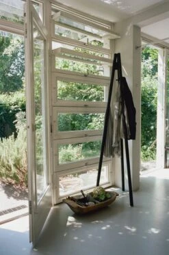 Artek Kiila Coat Stand, Black 11 Artek Kiila Coat Stand, Black -Artek Kiila Coat Stand black lacquered ash black hooks 3