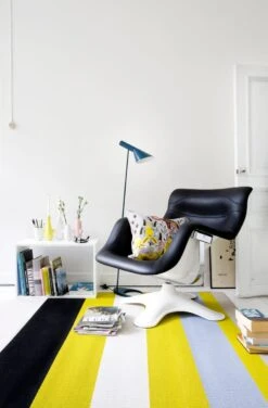 Artek Karuselli Lounge Chair, Black - White -Artek Lukunurkka 1 HIRES mindre