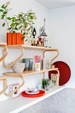Artek Aalto Wall Shelf 112B -Artek Shooting Villa Hager Trays Nuage in situ 1995663 master