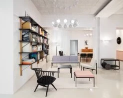 Artek Kaari Wall Shelf REB 009, Black - Oak 9 Artek Kaari Wall Shelf REB 009, Black - Oak -Artek TU 180605 artek office 061